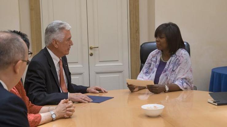 President Uchtdorf Presents Donation To UN Food Program