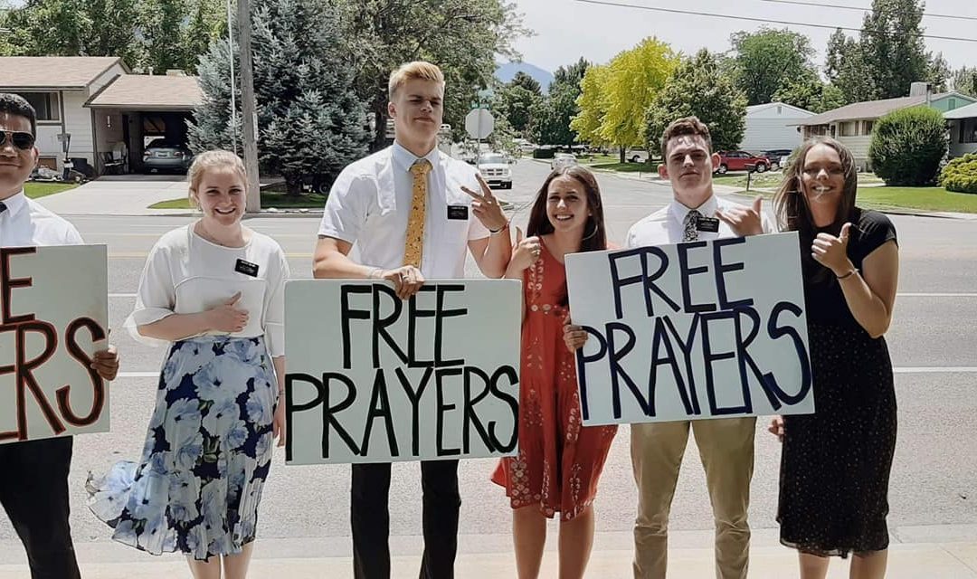 LOOK: Missionaries in Utah Hold Free Prayers Sign to Offer Comfort and Relief