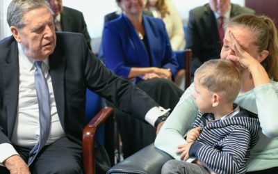 Elder Holland ministers to Ukrainian refugees in Germany