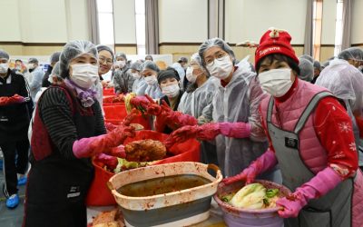 Church of Jesus Christ donate 6,600 pounds of kimchi to Korean families and welfare centers
